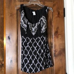 Black/white sleeveless tie back tank
